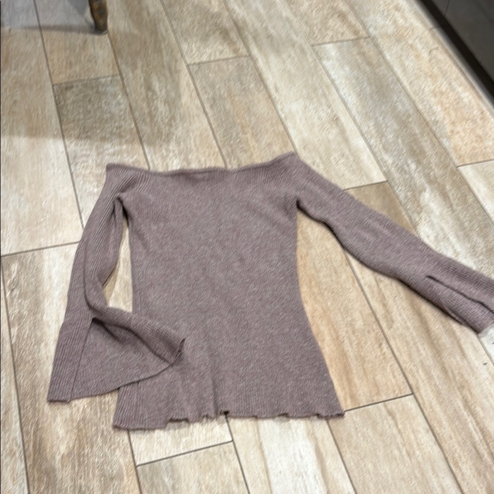 Made in italy Dont ask why Women's Off-Shoulder Sweater - Taupe